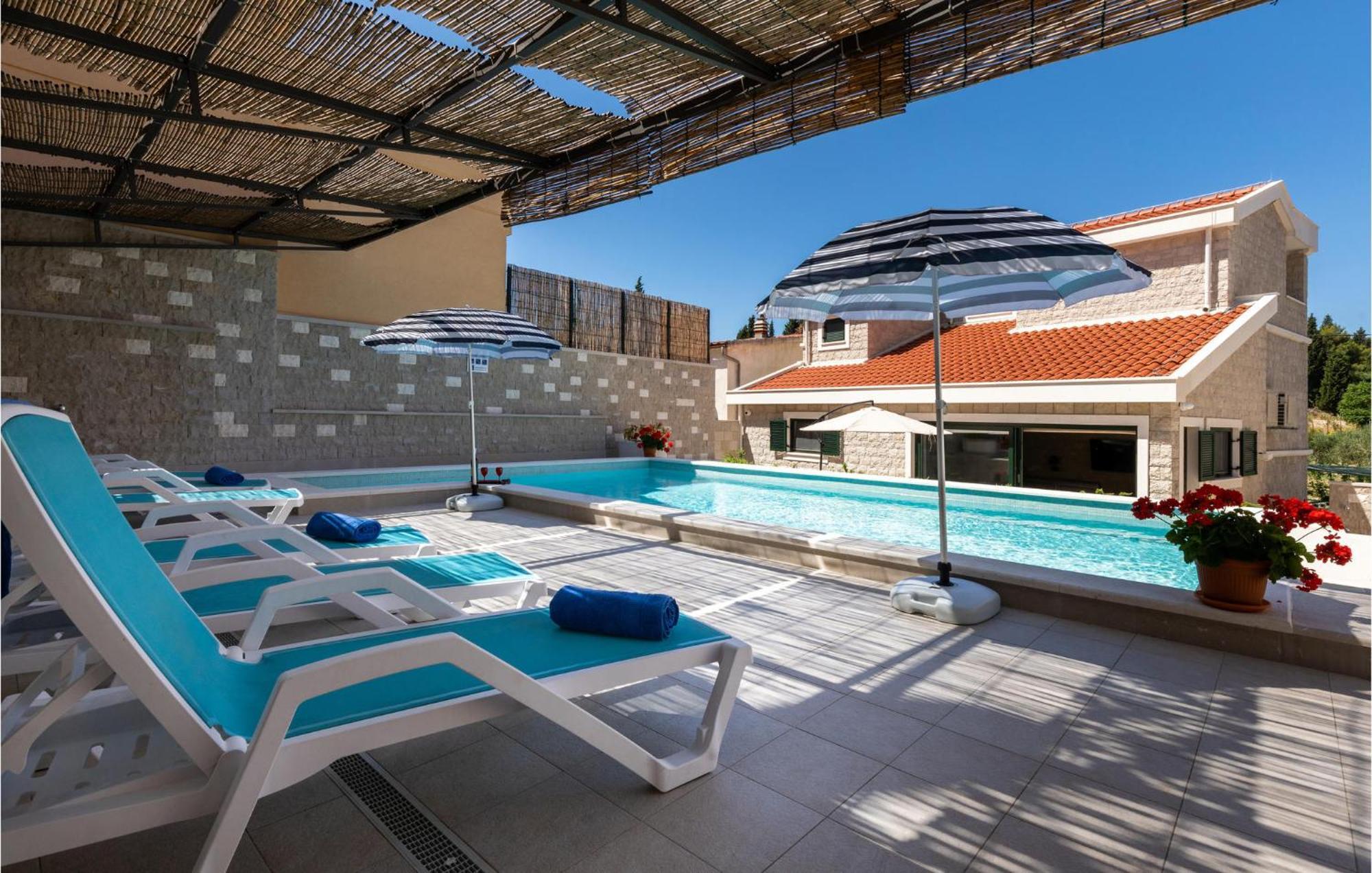 Lovely Home In Klek With House A Panoramic View エクステリア 写真